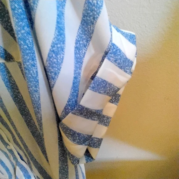 Women's Striped Blouse nwot - Picture 4 of 4